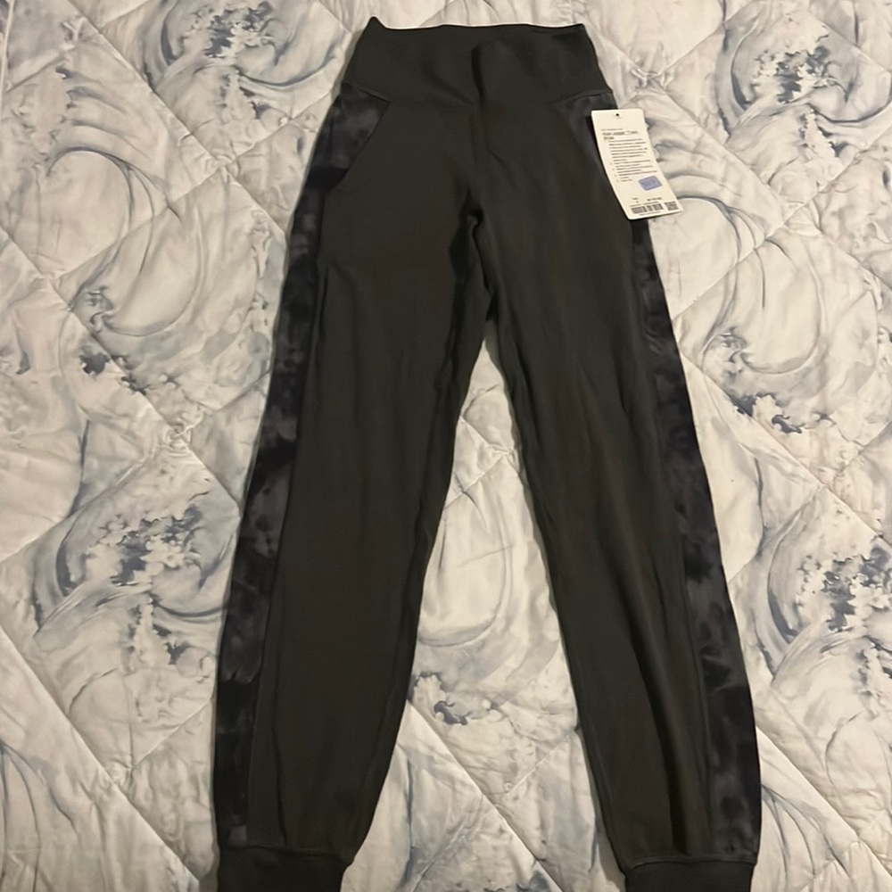 Lululemon jogger track stripe